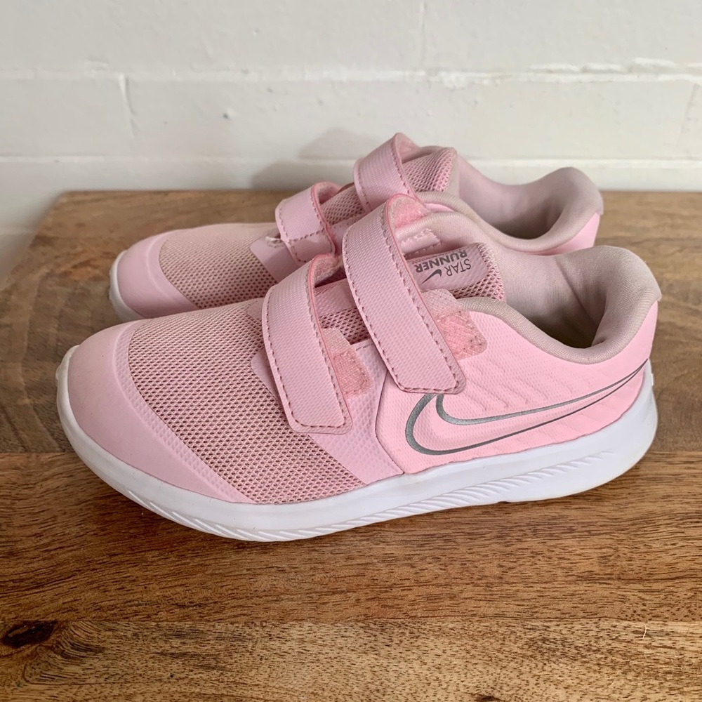 Toddler girls pink Nike sneakers